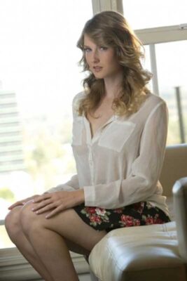 African College Girl in Dlf Phase 5 Gurgaon