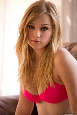 European Short Girl Escorts in Sector 23a Gurugram